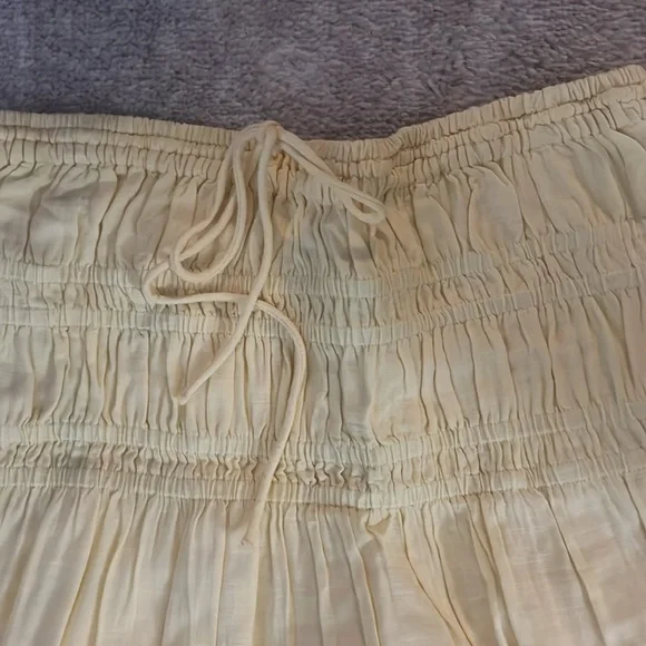 Elegant yellow Skirt with Detailing - Picture 3 of 4